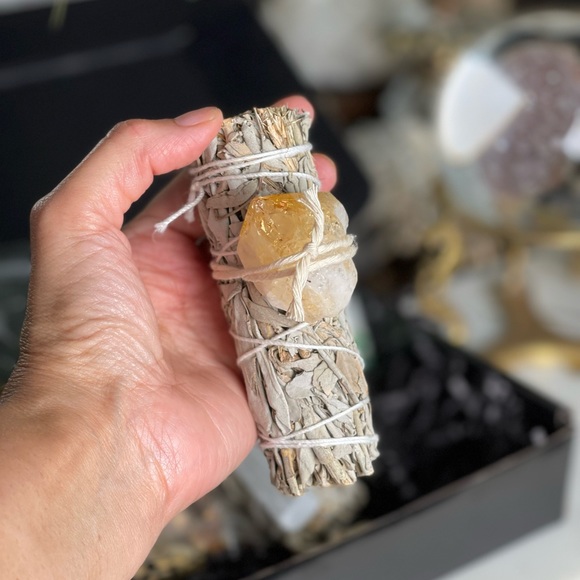 Fast Money Drawing Boxed Mojo Set with Aventurine, Selenite, & Citrine Crystals - Picture 7 of 10